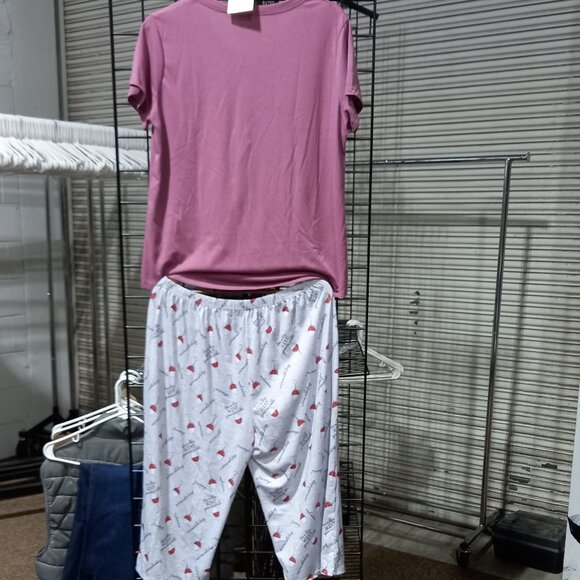Pajama Set - Short Sleeve Tee and Capri Pants Mauve & Gray | XL Women's - Picture 3 of 4